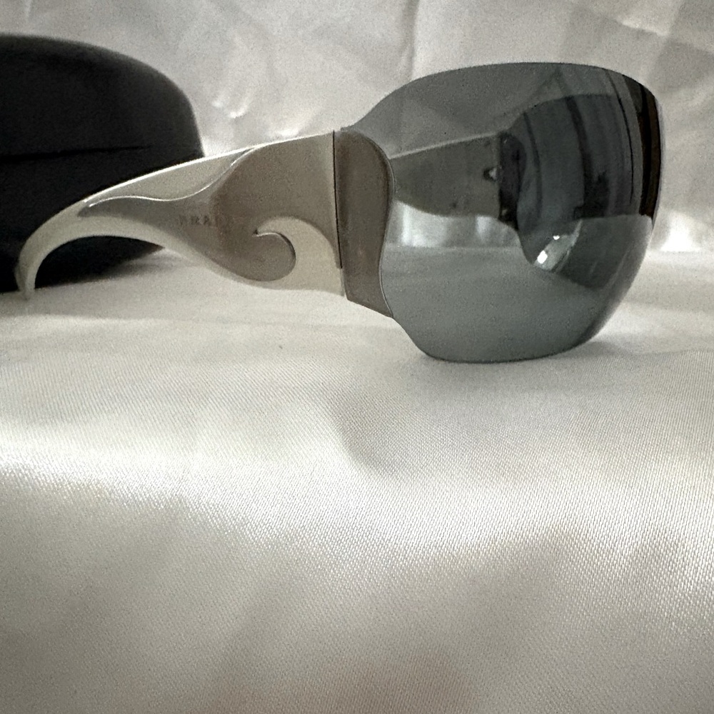 Authentic PRADA Silver Gray Sunglasses SPR51G PreOwned.